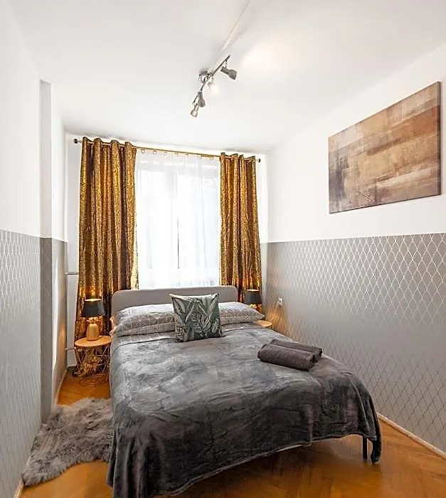 ClickTheFlat Stawki Apart Rooms-1