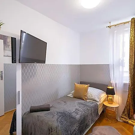 ClickTheFlat Stawki Apart Rooms-2